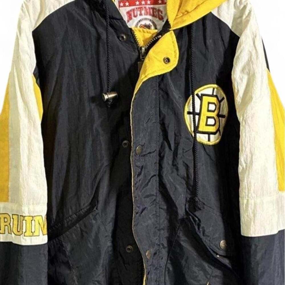 Vintage 90s Nutmeg Boston Bruins NHL Hooded Quilted Jacket